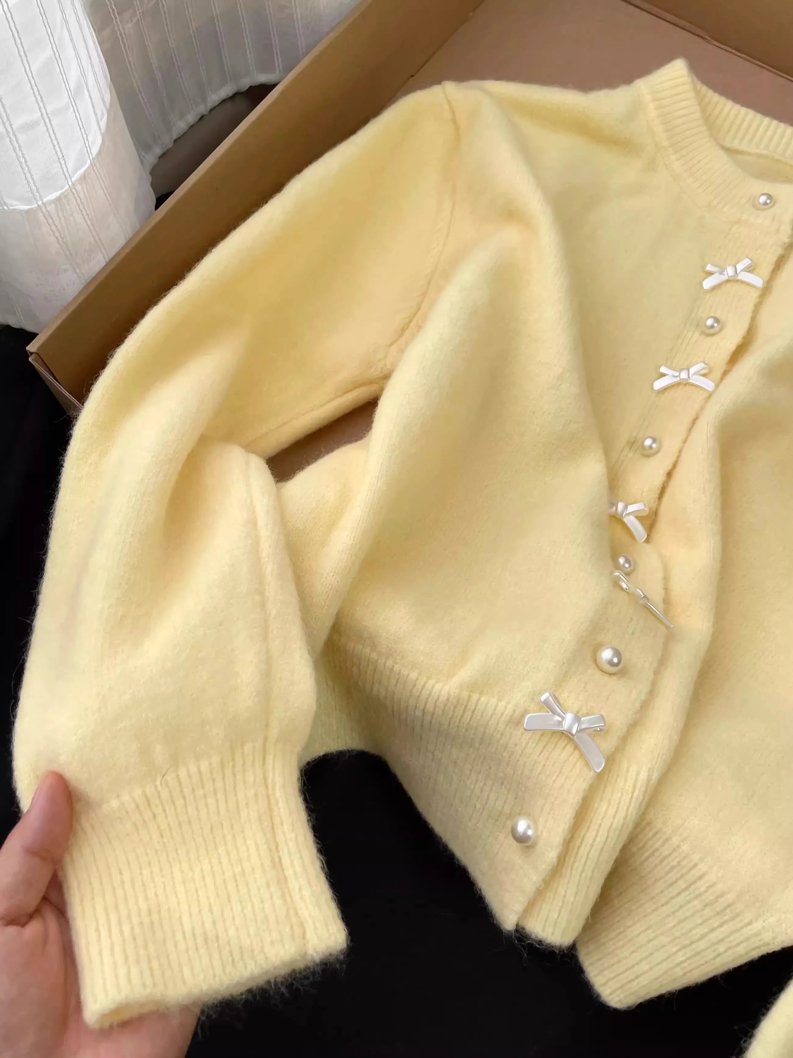 Women's Sweater Gentle Style Long Sleeve Pearl Button Top Spring Autumn New O-Neck Sweet Bow Yellow Knitted Cardigan Coat
